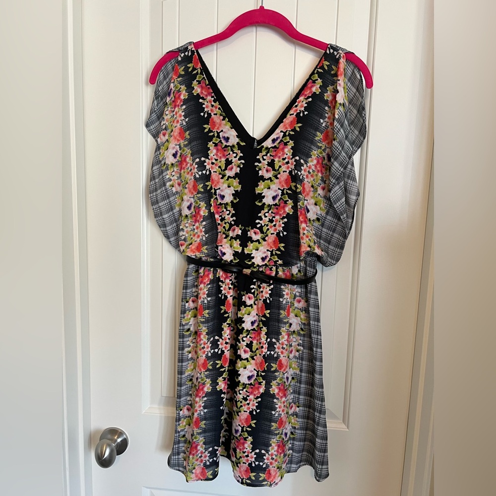 Candie’s Floral Plaid  Black Dress Size Small 
Mixed Pattern